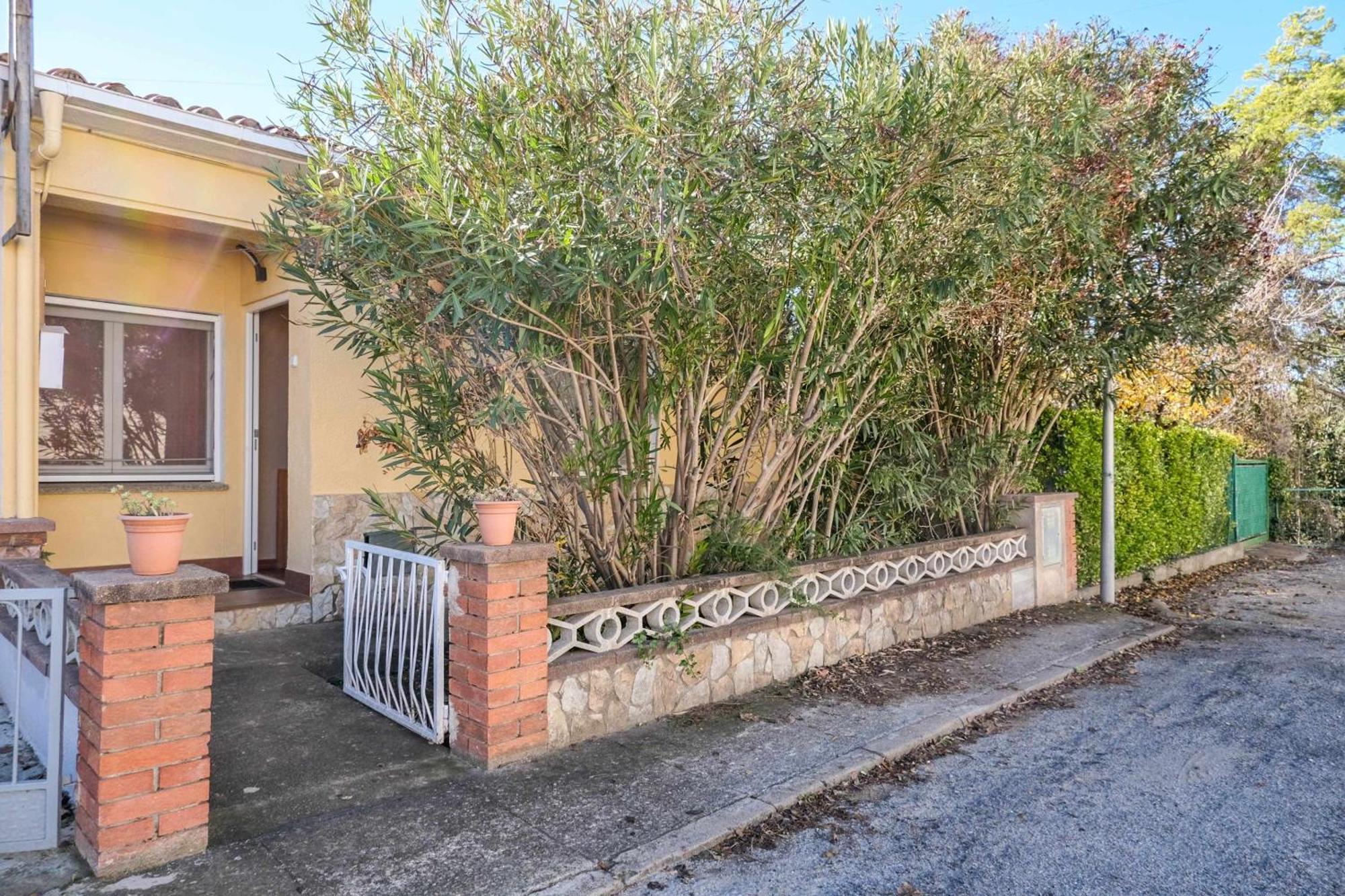 Can Camps Besalu Casa Planta Baja Con Jardin Dış mekan fotoğraf